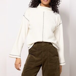 Evereve Noah Coverstitch Top in Cream Size Medium